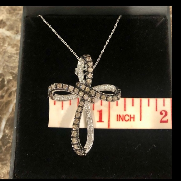 Diamond cross necklace 2 ct. - Picture 7 of 10